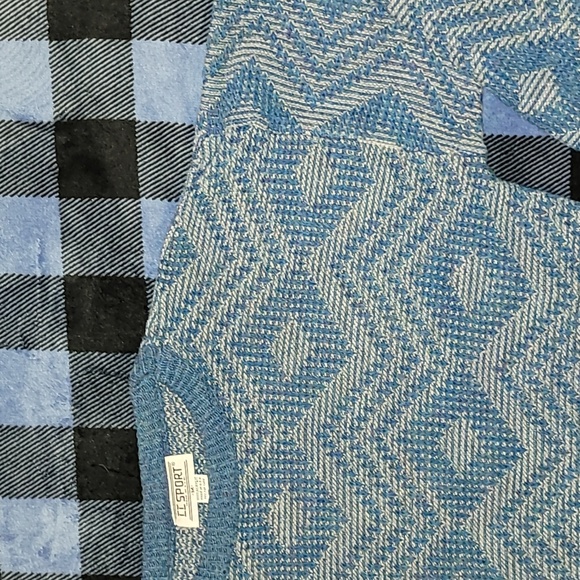 Vintage. Made in USA. CC SPORT. 💯 Acrylic. Crewneck sweater.  Women's Medium - Picture 7 of 15